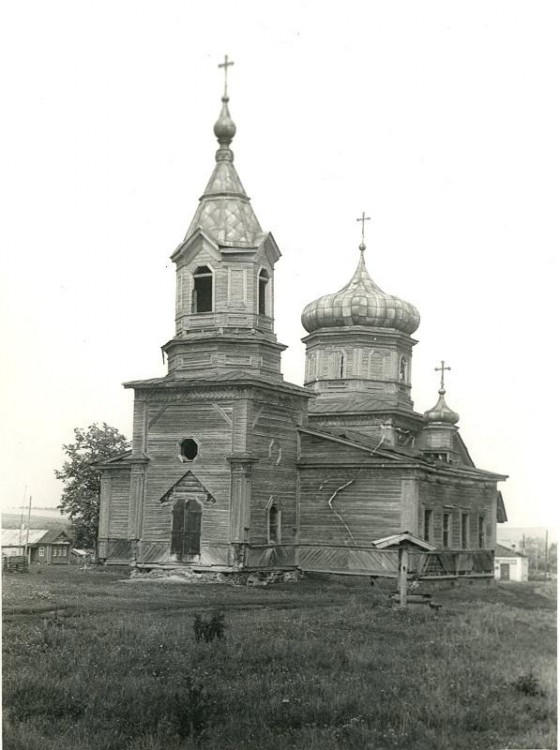 Церковь Троицы Живоначальной, Большое Андосово (Пильнинский район, Нижегородская область). архивная фотография, Фото 1975 г., источник: biblioteka-pilna.ru/uteryanniesvyatini/b-andosovskaya-tcerkov