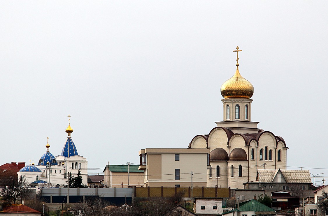 Севастополь. Церковь Царственных страстотерпцев. фасады