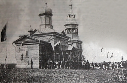 Церковь Михаила Архангела, Квасниковка (Энгельсский район, Саратовская область). архивная фотография, Церковь в день освящения, 1901 г. Источник: oldsaratov.ru/photo/gubernia/13698