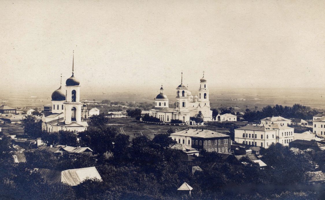 Церковь Смоленской иконы Божией Матери, Краснослободск (Краснослободский район, Республика Мордовия). архивная фотография, Фотоснимок с дореволюционной фотографии. Смоленская церковь чуть левее.