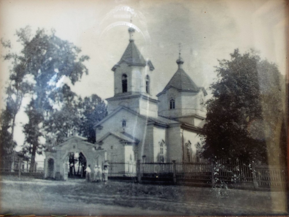 Церковь Николая Чудотворца (старая), Никольское (Зеленодольский район, Республика Татарстан). архивная фотография, 12 мая 2020 года переснято с фотографии, расположенной в часовне, построенной на месте церкви