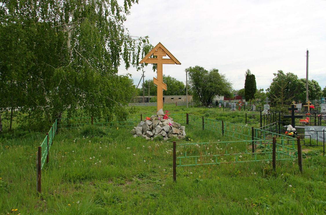 Церковь Покрова Пресвятой Богородицы (старая), Сухие Гаи (Верхнехавский район, Воронежская область). фасады, крест на месте утраченного храма