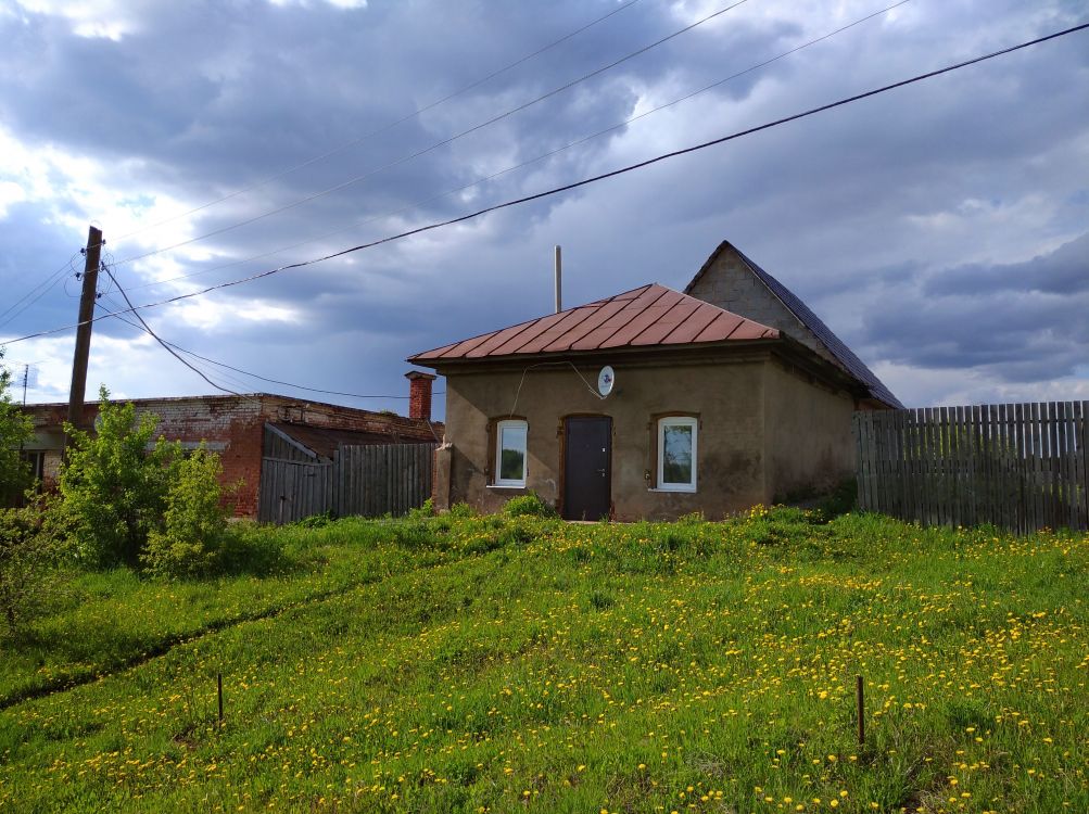 Церковь Николая Чудотворца, Кельчино (Воткинский район и г. Воткинск, Республика Удмуртия). фасады, Этот дом ошибочно показывают местные жители как якобы построенный на фундаменте храма. По факту это какое-то дореволюционное строение.