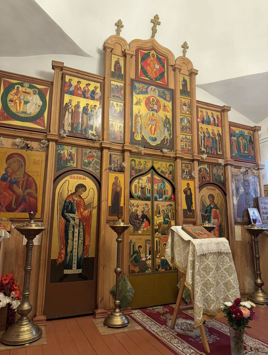 Иконостас, интерьер и убранство. Церковь Воздвижения Креста Господня, Тарбагатай (Тарбагатайский район, Республика Бурятия)