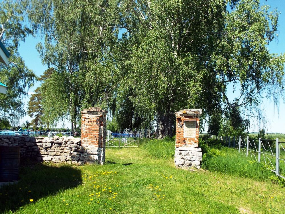 Часовня Михаила Архангела, Шармаши (Тюлячинский район, Республика Татарстан). дополнительная информация, Остатки старинной ограды кладбища, поставленной в 1880-81 годах стараниями священника и прихожан
