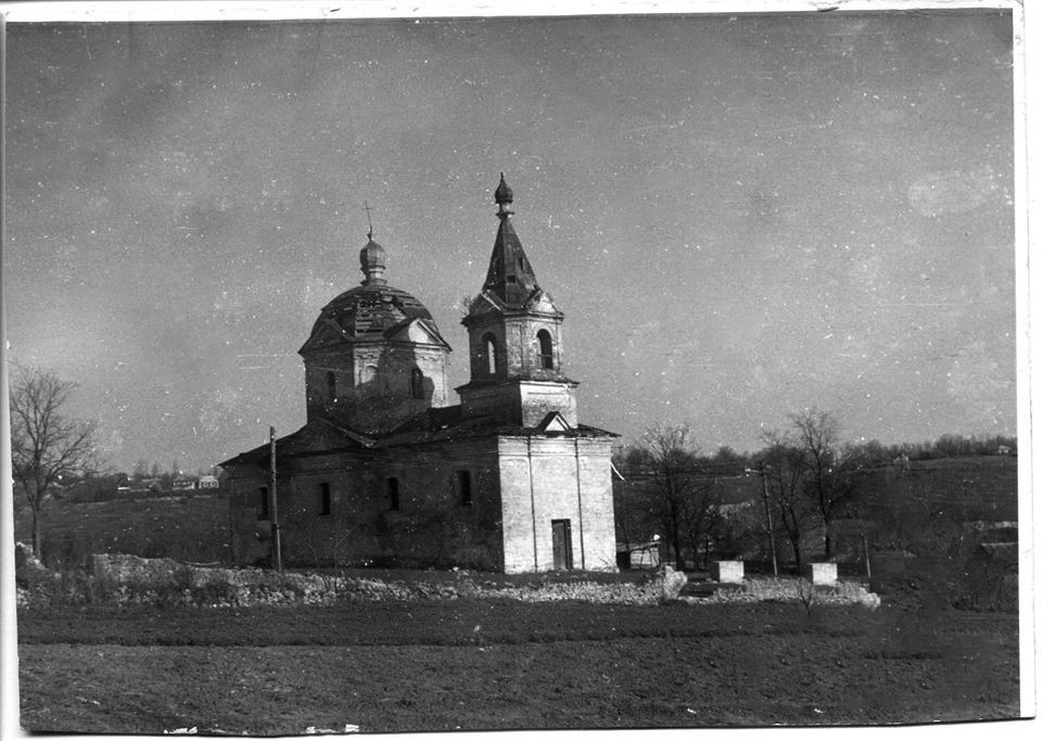 Церковь Успения Пресвятой Богородицы, Садковцы (Жмеринский район, Украина, Винницкая область). архивная фотография, Частная коллекция. Фото 1960-х годов
