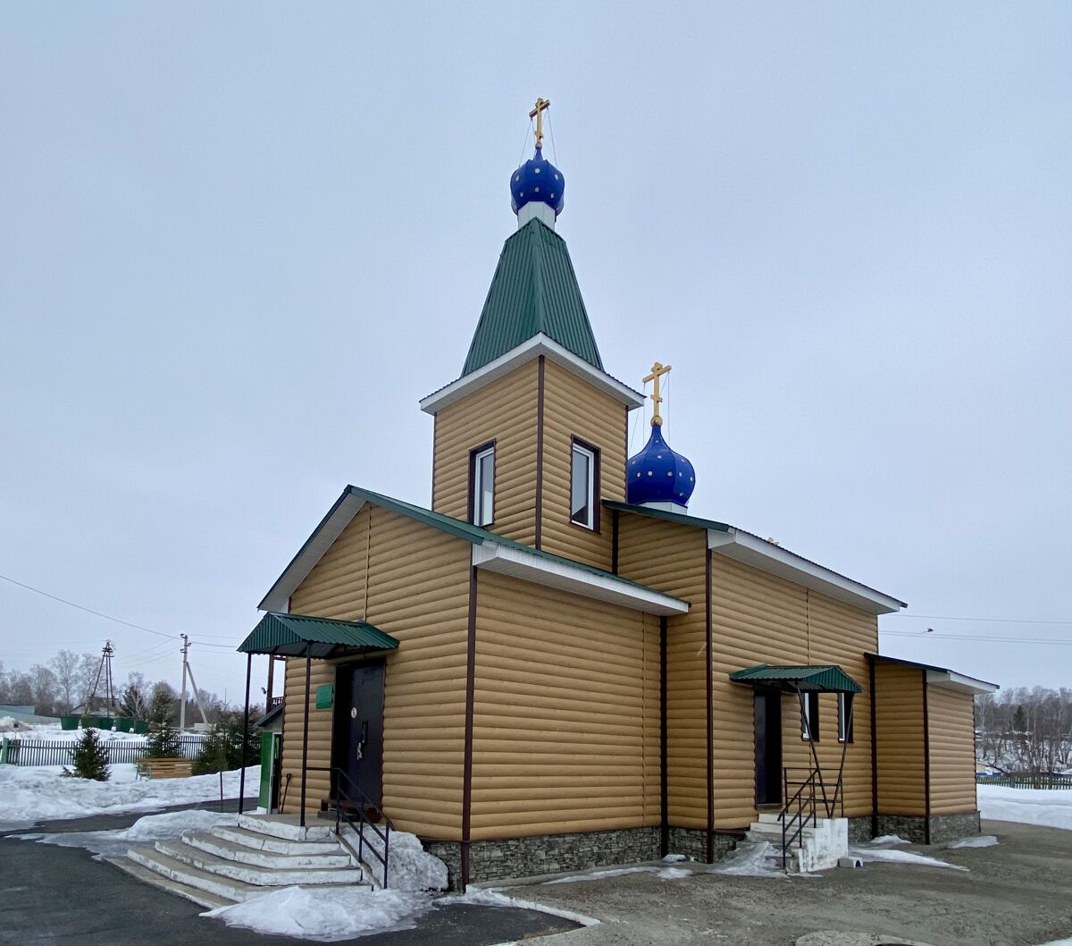 Церковь Троицы Живоначальной (новая), Зарубино (Топкинский район, Кемеровская область). фасады, Вид с СЗ