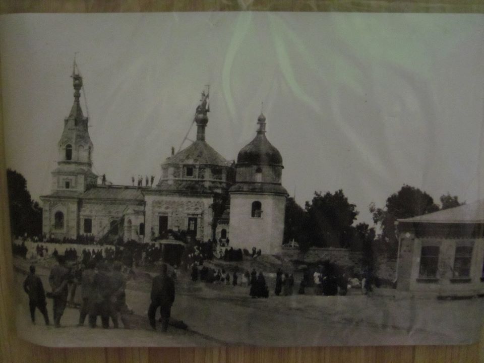 Гущинцы. Церковь Успения Пресвятой Богородицы. архивная фотография, Частная коллекция. Фото 1930-х годов