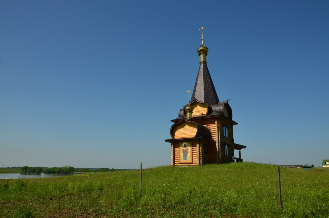 Храм-часовня Паисия Святогорца, Старое Каплино (Жирятинский район, Брянская область). общий вид в ландшафте