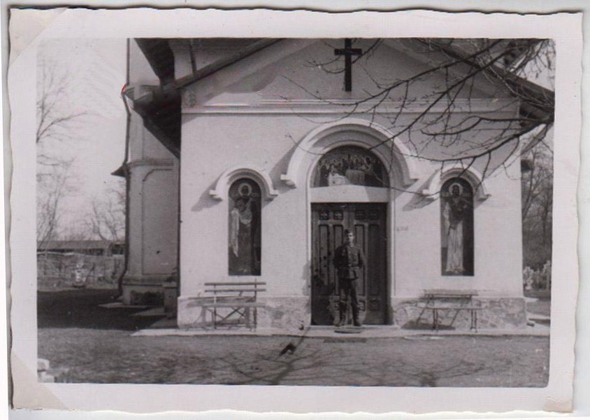 Церковь Успения Пресвятой Богородицы, 1-е Дечембрие (Илфов, Румыния). архивная фотография, Вход в храм. Фото 1941 г. с аукциона e-bay.de
