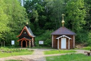 Часовня Николая Чудотворца (новая), Новая часовня справа<br>, Святогорово, Дмитровский городской округ, Московская область