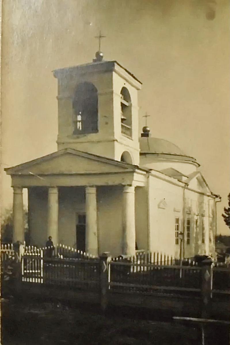 Почтовая карточка, архивная фотография. Церковь иконы Божией Матери "Знамение" (старая), Памяти 13 борцов (Емельяновский район, Красноярский край)