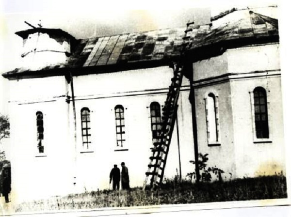 Церковь Георгия Победоносца, Кирноджени (Констанца, Румыния). архивная фотография, Храм после землетрясения. Фото 1977 г. из архива прихода.
