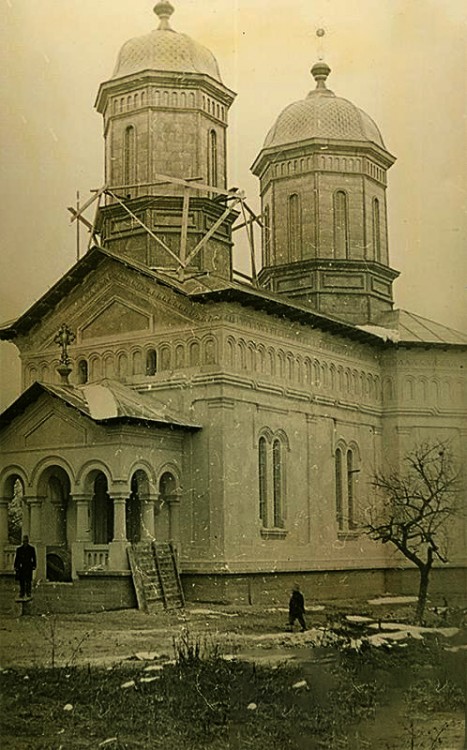 Церковь Параскевы Пятницы и Николая Чудотворца, Гура-Фоий (Дымбовица, Румыния). архивная фотография, Частная коллекция. Фото 1940-х годов