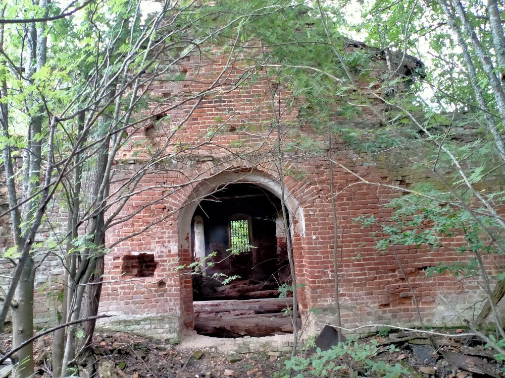 Церковь Троицы Живоначальной, Михали (Судиславский район, Костромская область). архитектурные детали, Трапезная часть