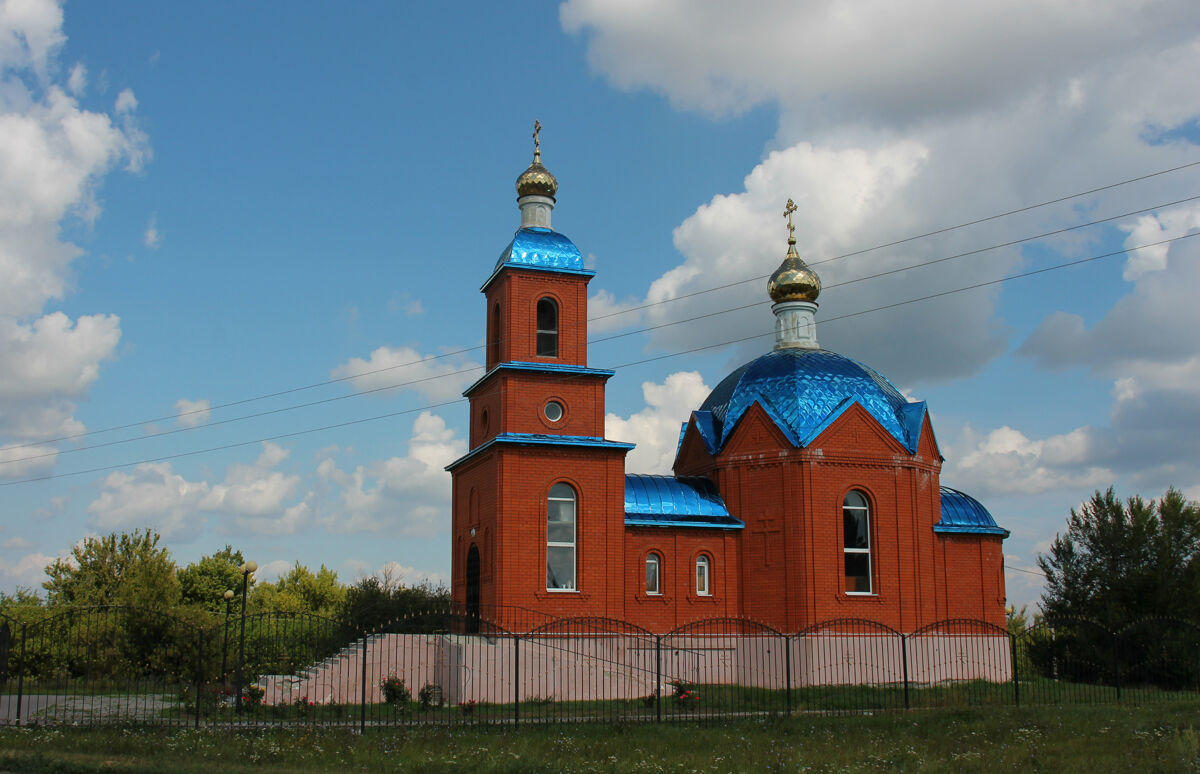 Церковь Михаила Архангела, Чесменка (Бобровский район, Воронежская область). общий вид в ландшафте