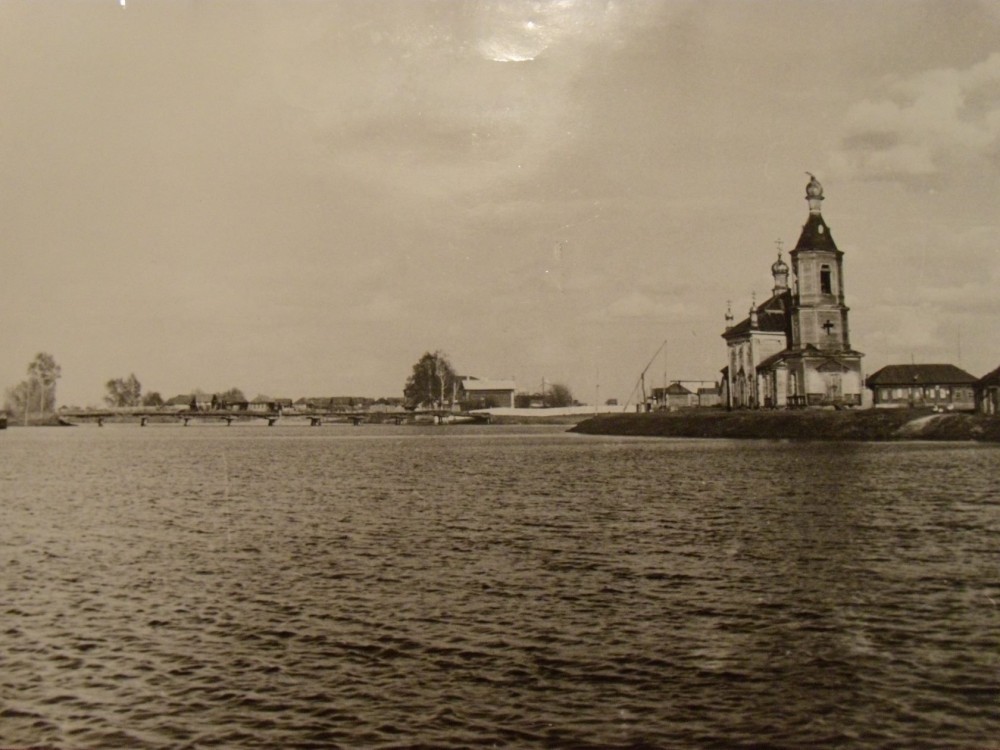 Церковь Покрова Пресвятой Богородицы, Степная Васильевка (Мелекесский район, Ульяновская область). архивная фотография, Фото сер. 20 в. из коллекции Елены Жидковой, источник: Историко-культурный фонд Мелекесъ