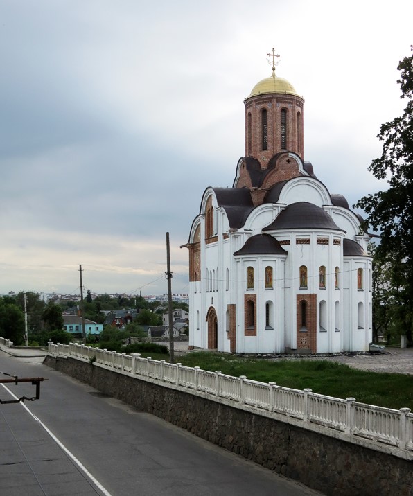 Белая Церковь. Церковь Георгия Победоносца. общий вид в ландшафте
