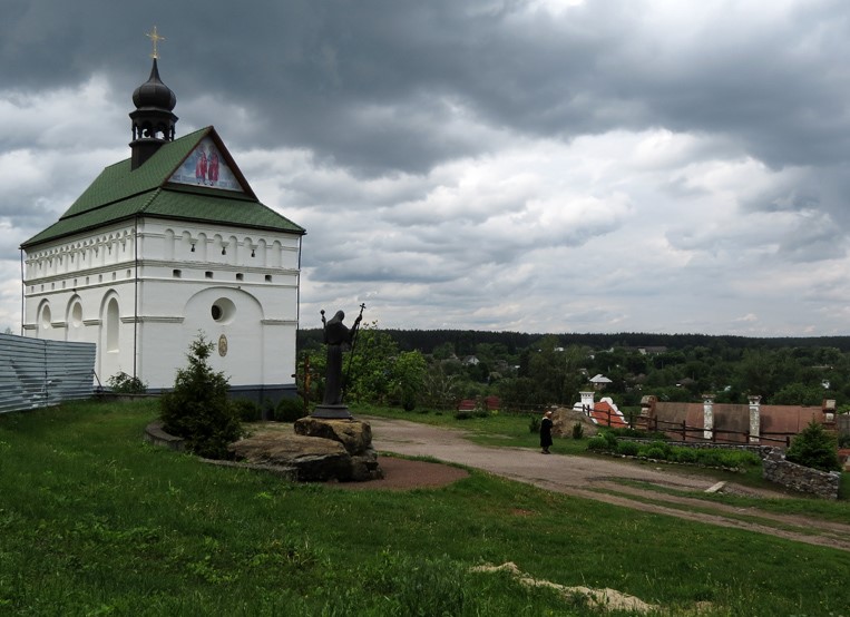 Чигирин. Церковь Петра и Павла. общий вид в ландшафте