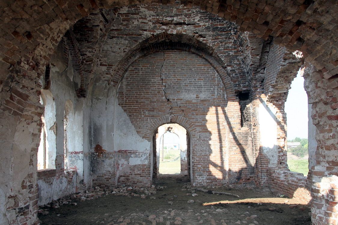 Церковь Николая Чудотворца, Лобаново (Катайский район, Курганская область). интерьер и убранство, Вид в сторону притвора