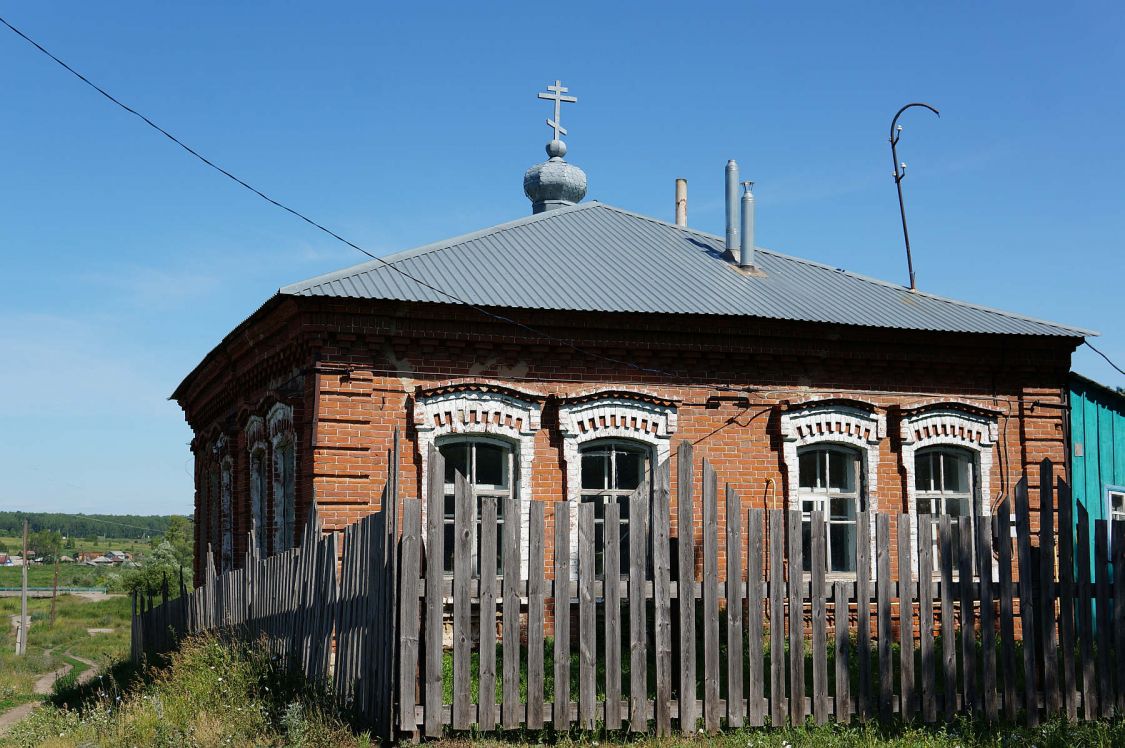 Церковь Рождества Пресвятой Богородицы, Анисимово (Тальменский район, Алтайский край). фасады, старая церковь, стоит рядом