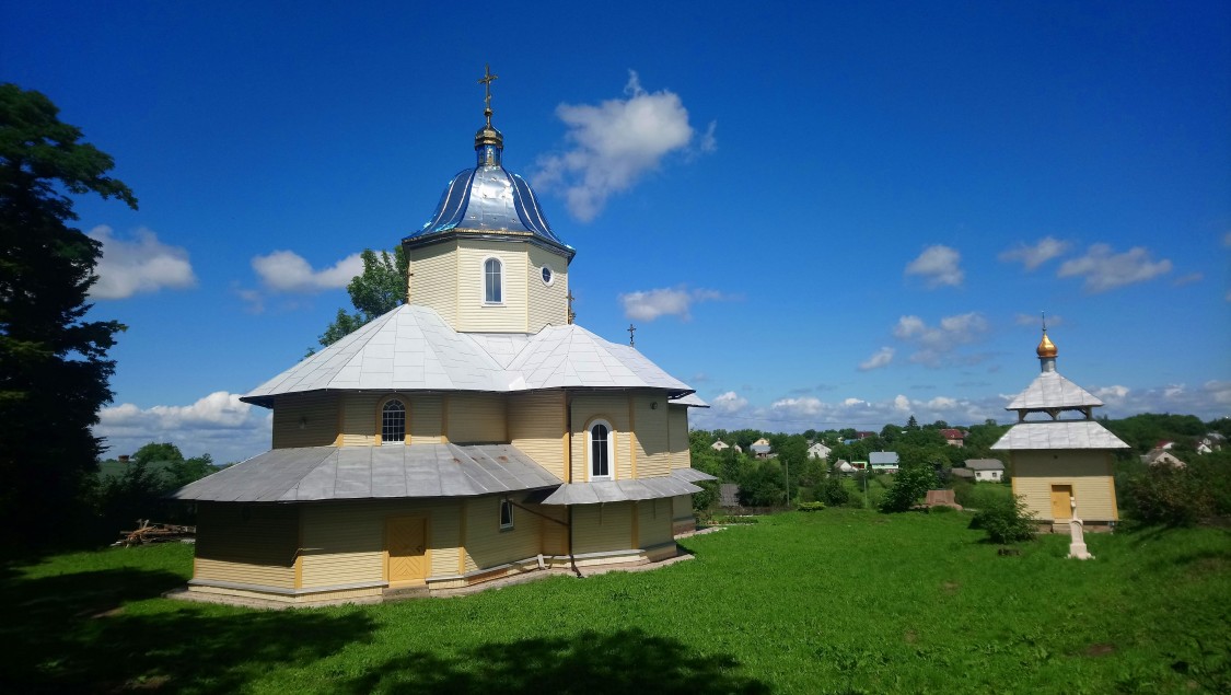 Кульчицы. Церковь Флора и Лавра. фасады