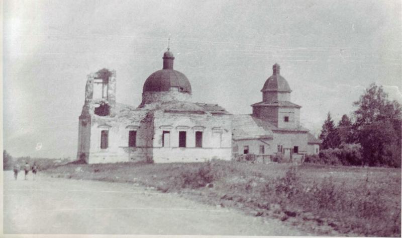 Большой Двор. Храмовый комплекс Волокославского погоста. архивная фотография, Владимирская и Введенская церкви Волокославского погоста. Фото 1971 г. из фондов Пикалевского краеведческого музея. (ГК №23303722)