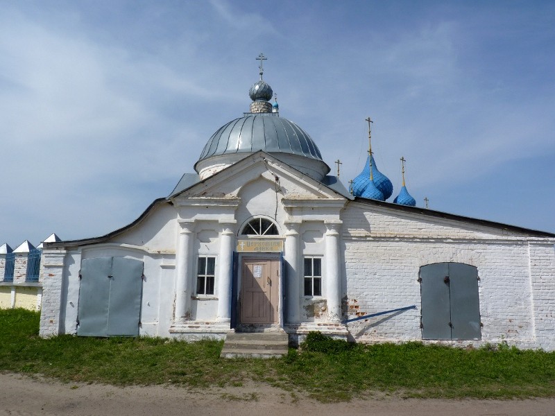 Пурех. Часовня Креста Господня. архитектурные детали, Церковная лавка, работает в дни когда в храме не проходят службы.