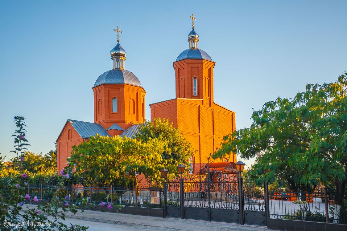 Феодосия. Церковь Михаила Архангела. фасады