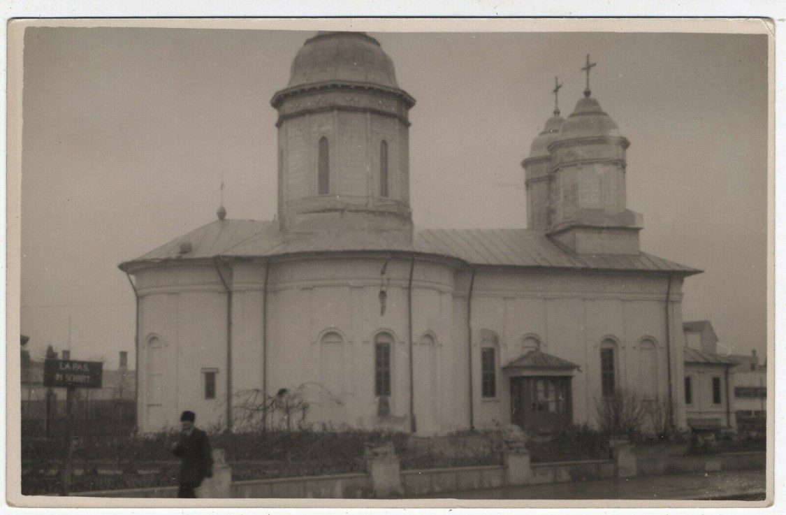Церковь Михаила и Гавриила Архангелов, Бузэу (Бузэу, Румыния). архивная фотография, Южный фасад. Фото 1943 г. с аукциона e-bay.de
