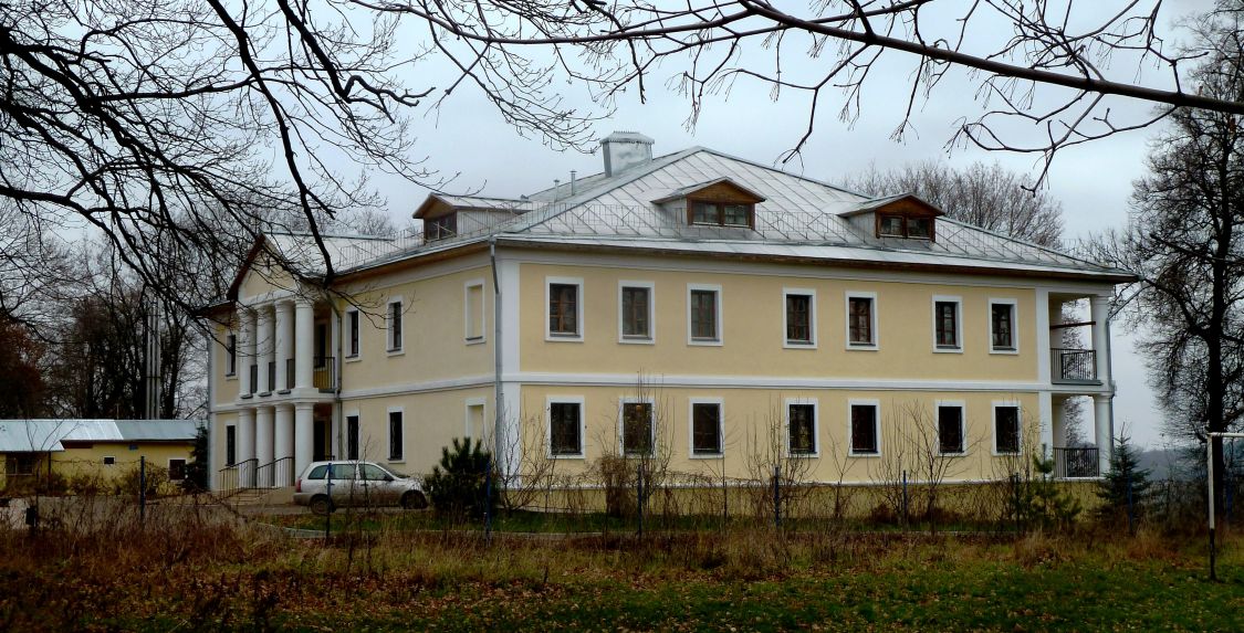 Церковь Покрова Пресвятой Богородицы при Старческом доме Московского Иоанно-Предтеченского женского монастыря, Остров (Ленинский городской округ, Московская область). фасады