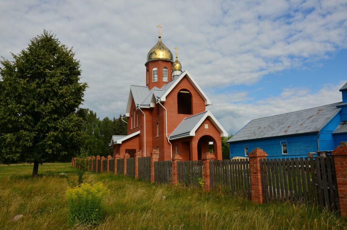 Кокоревка. Церковь Михаила Архангела (новая). общий вид в ландшафте