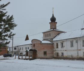 Севск. Спасо-Преображенский монастырь. Церковь Всех Святых в келейном корпусе