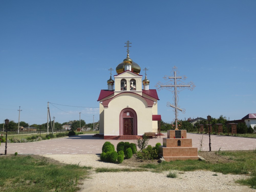 Кировское. Церковь Амвросия Оптинского. фасады