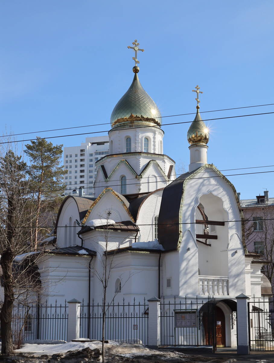 Церковь Луки (Войно-Ясенецкого) при ГКБ № 64 им. Виноградова, Гагаринский (Юго-Западный административный округ (ЮЗАО), г. Москва). фасады, Вид с северо-запада