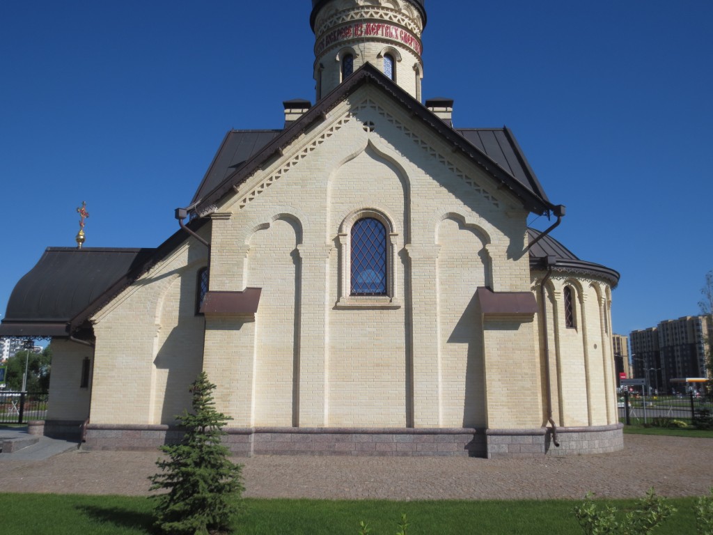 Церковь Серафима Саровского, Новоселье (Ломоносовский район, Ленинградская область). архитектурные детали
