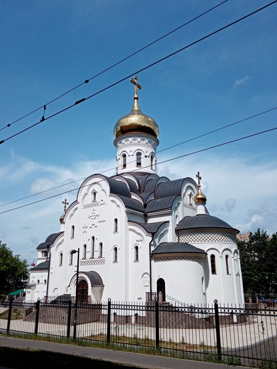Церковь Николая Чудотворца в Щукине (новая), Щукино (Северо-Западный административный округ (СЗАО), г. Москва). общий вид в ландшафте