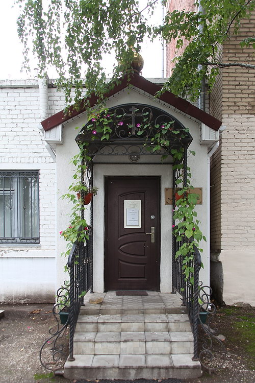 Церковь Луки (Войно-Ясенецкого) при городской больнице №3, Магнитогорск (Магнитогорск, город, Челябинская область). фасады, Крыльцо храма
