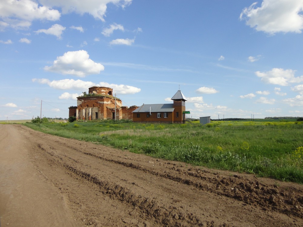 Церковь Петра и Павла (новая), Ключёвка (Бугульминский район, Республика Татарстан). общий вид в ландшафте