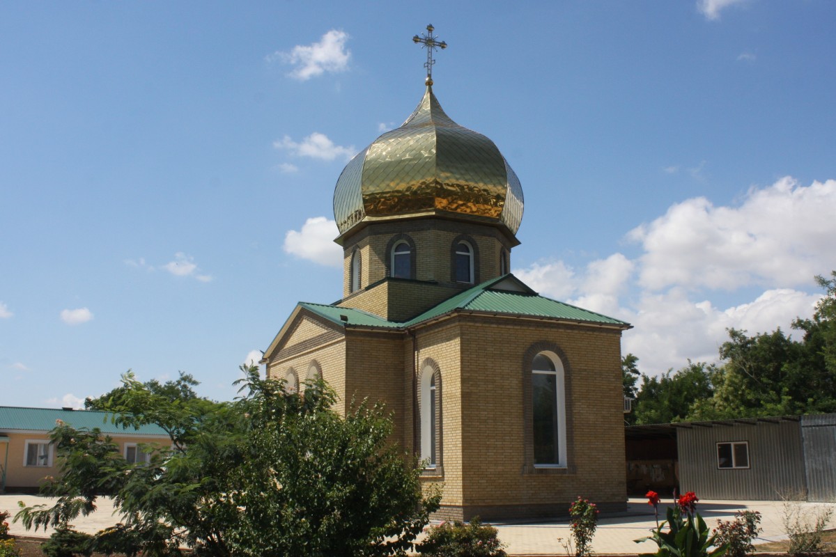 Церковь Феодосия Печерского, Охотниково (Сакский район, Республика Крым). фасады