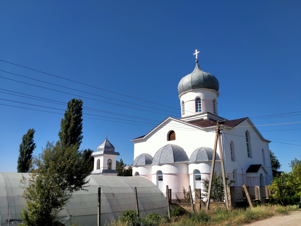 Церковь Иннокентия, епископа Иркутского, Долинка (Сакский район, Республика Крым). фасады