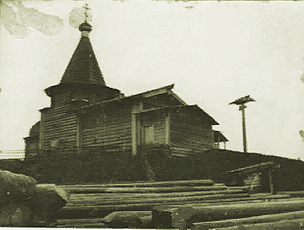 Церковь Георгия Победоносца, Романов Остров (Верхнетоемский район, Архангельская область). архивная фотография, Простомолотов В.А. Георгиевская церковь-часовня в деревне Романов Остров Гавриловской волости, Сольвычегодского уезда. Фото Простомолотова В.А. Снято в 1920-е годы. Сольвычегодский историко-художественный музей
