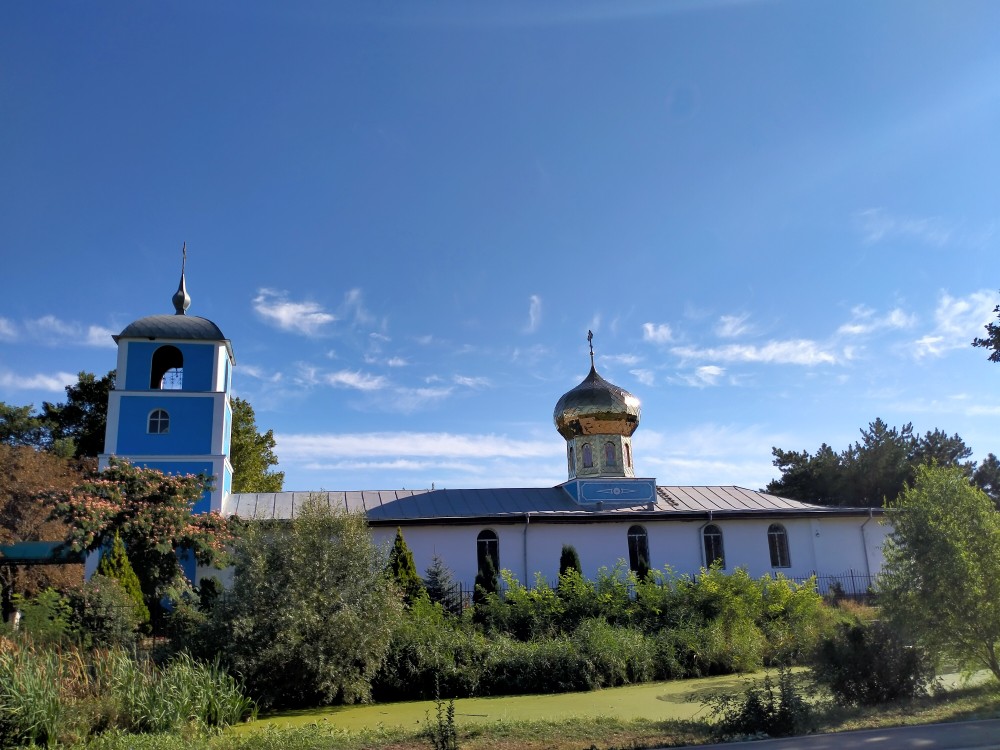 Гвардейское. Церковь Всех Крымских святых. фасады