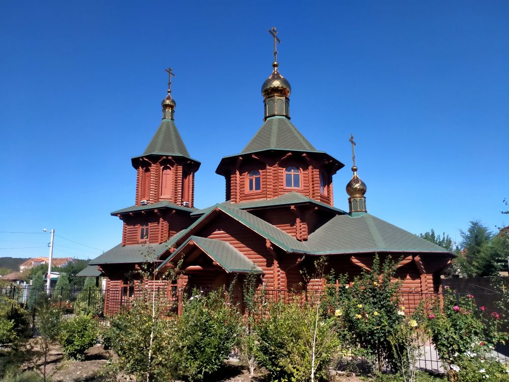 Церковь Амвросия Оптинского, Белоглинка (Симферопольский район, Республика Крым). фасады