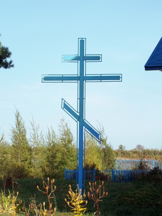 Церковь Космы и Дамиана, Старая Хурада (Алькеевский район, Республика Татарстан). дополнительная информация, Поклонный крест рядом с церковью в память о ранее существовавшем храме, разрушенном в советский период