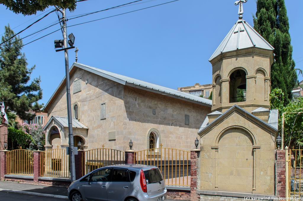 Тбилиси. Церковь Нины равноапостольной в Чугурети. фасады
