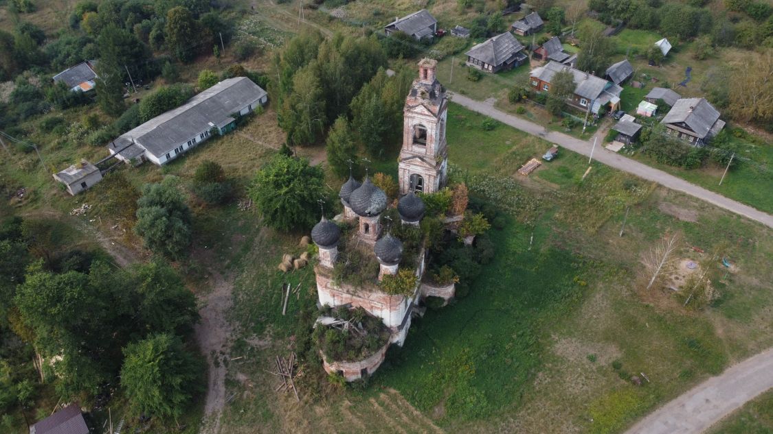 Церковь Введения во храм Пресвятой Богородицы, Буяково (Сусанинский район, Костромская область). общий вид в ландшафте