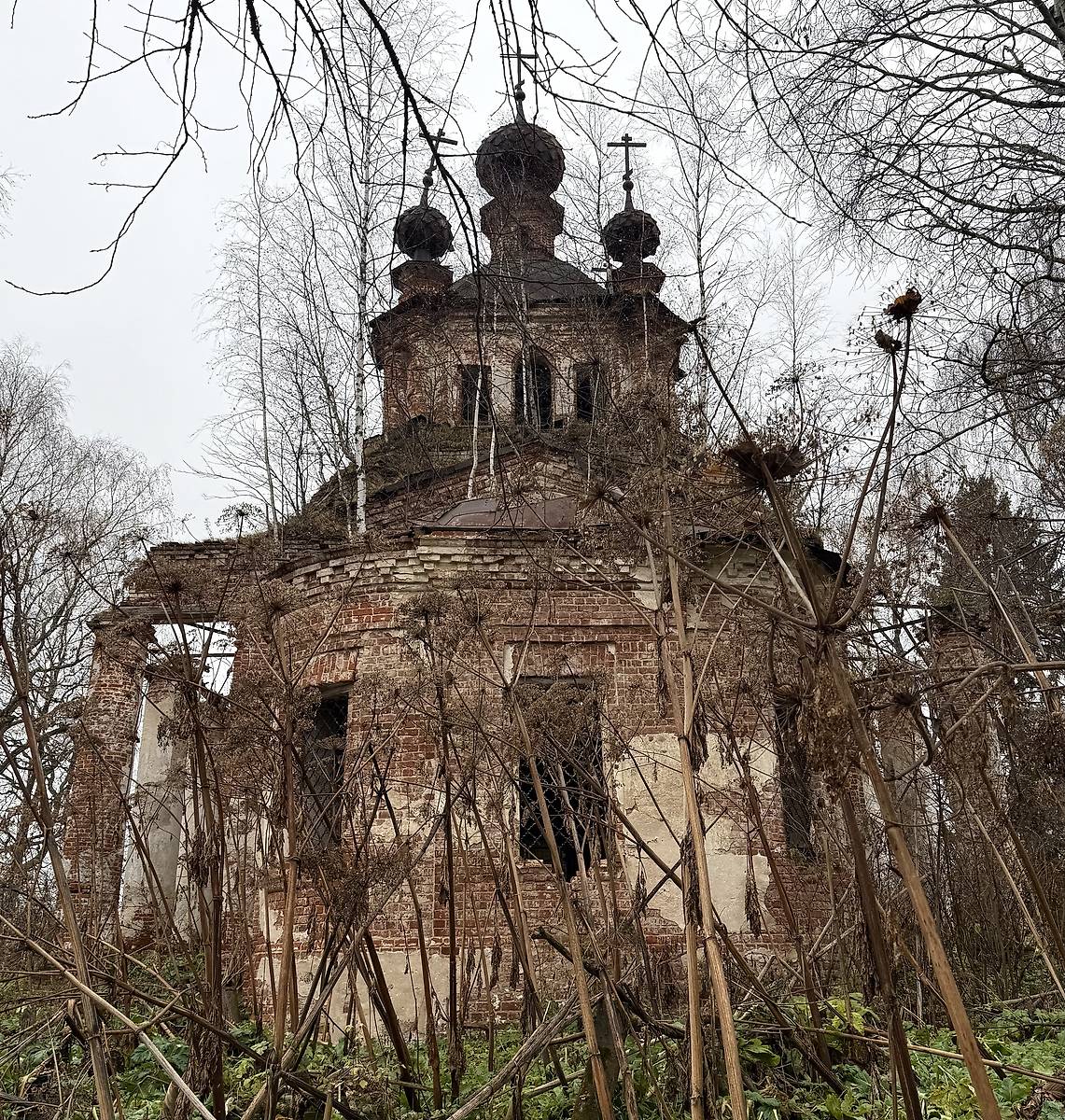 Вид с востока, фасады. Церковь Троицы Живоначальной, Троицкое (Сусанинский район, Костромская область)