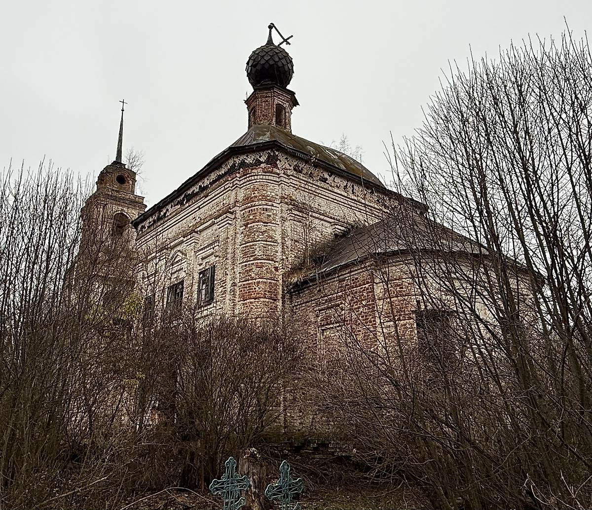 Вид с юго-востока, фасады. Церковь Покрова Пресвятой Богородицы, Насакино (Сусанинский район, Костромская область)