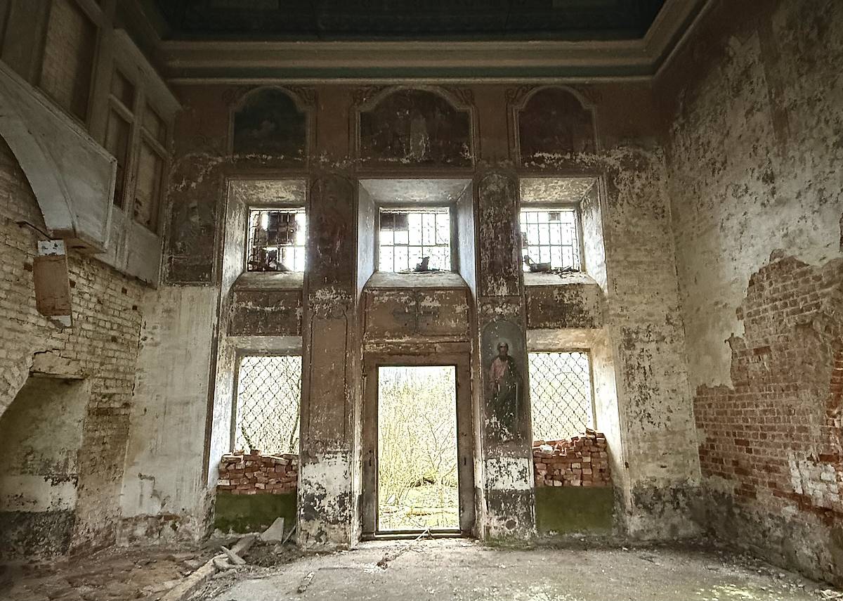 Южная стена основного объема, интерьер и убранство. Церковь Покрова Пресвятой Богородицы, Насакино (Сусанинский район, Костромская область)